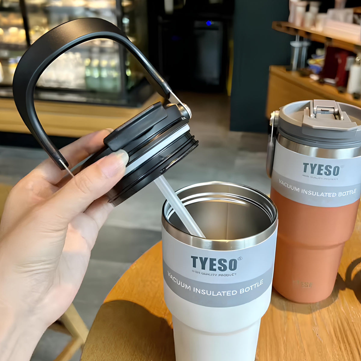 TYESO SteelCore Dual-Lid Insulated Tumbler with Handle – 900ml