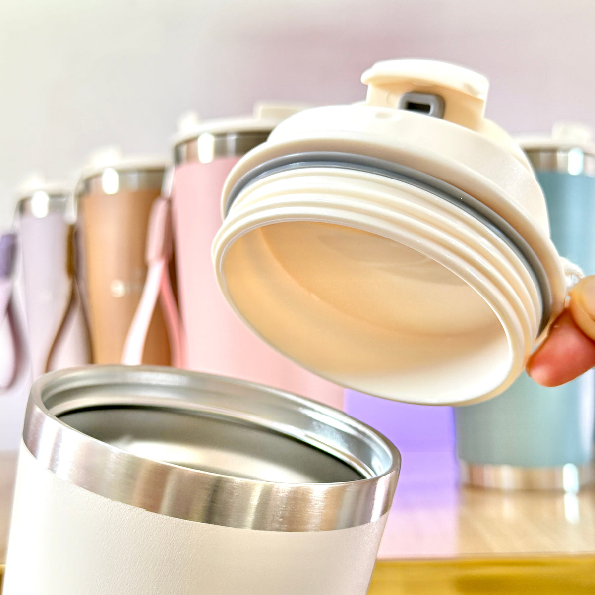 SITARAYURI 580ml insulated mug side strap detail